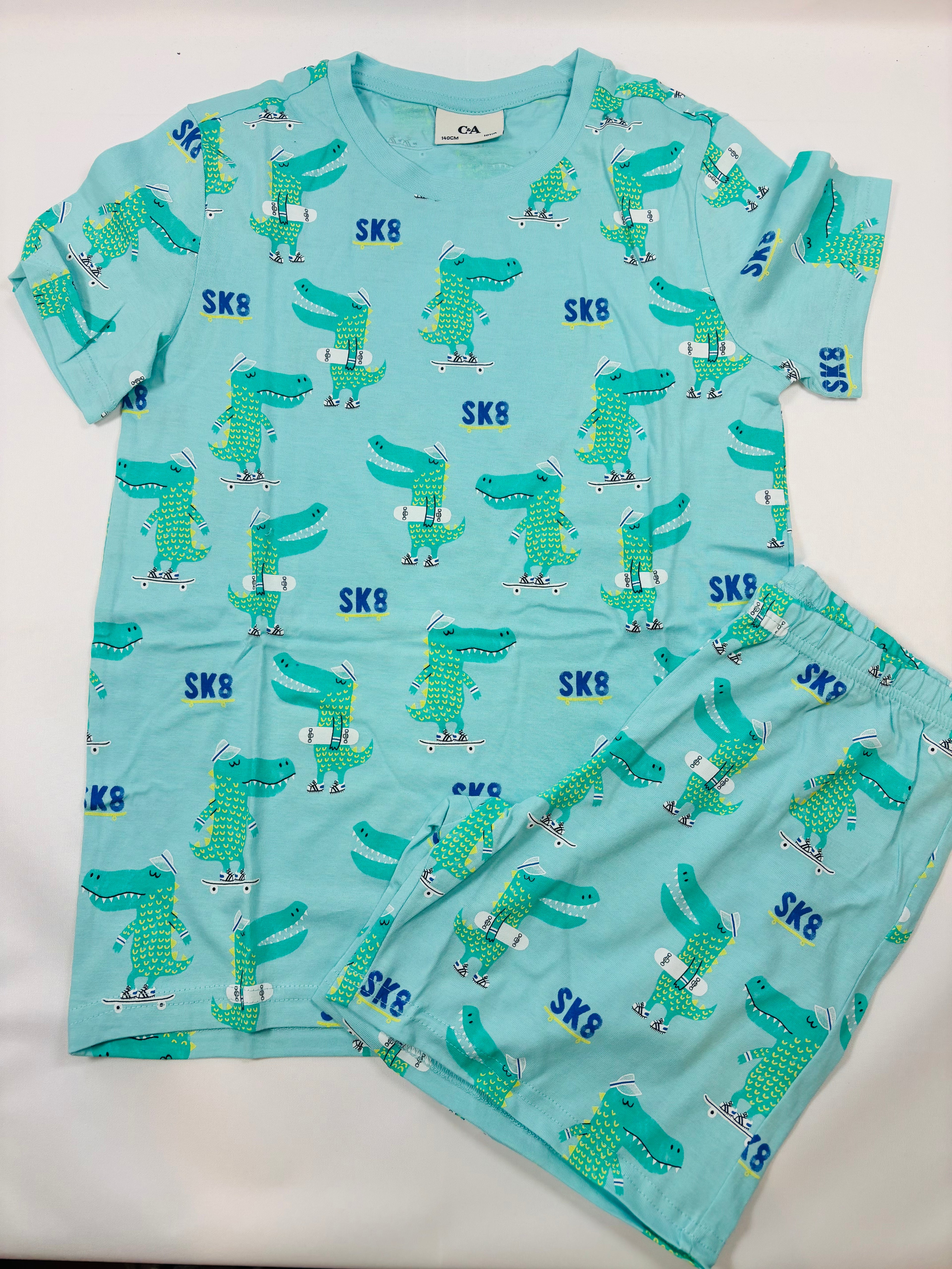 Ensemble court motif Crocodile – Bleu clair 140 (C&A)