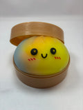 Jeu sensoriel Bun Squishy arc-en-ciel jaune, orange et bleu