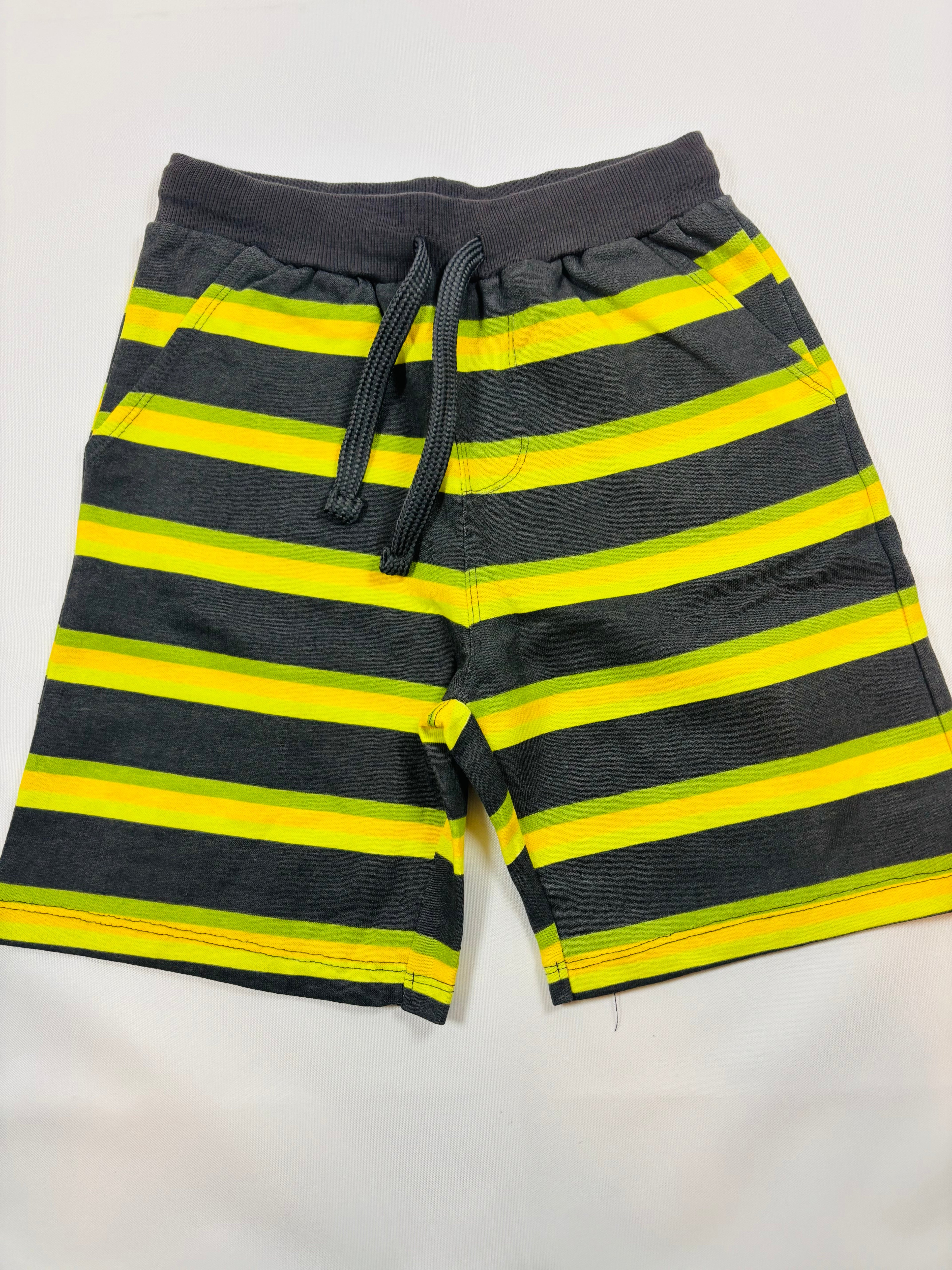 Short rayé Sinsay — Garçon taille 122