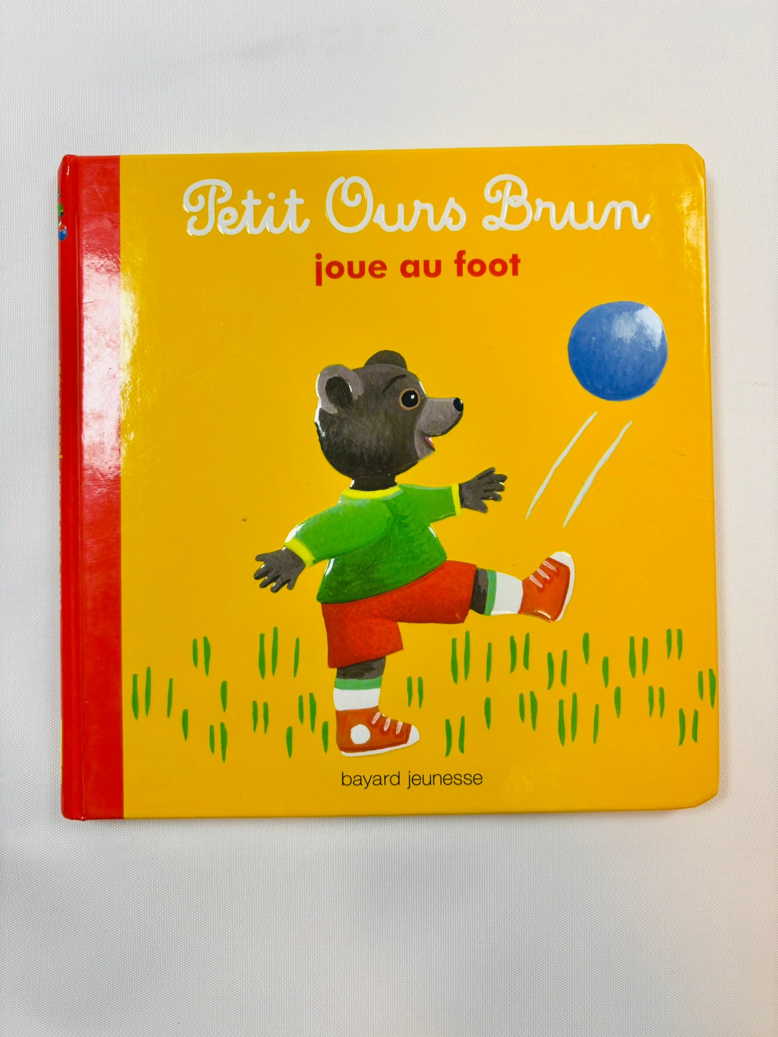 Livre Petit Ours Brun joue au Foot - Bayard Jeunesse